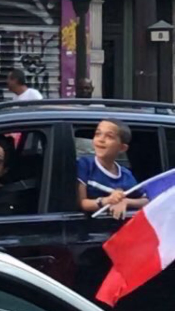 TirsodeFaulkner's tweet photo. La ilusión de un niño por el Mundial. https://t.co/letWKTUZED