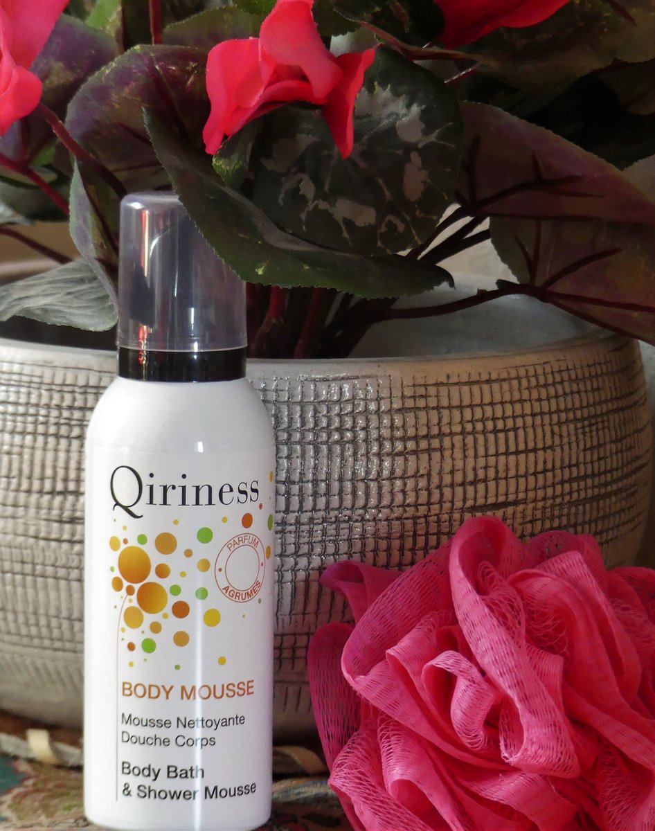 DAMESKARLETTE's tweet photo. NEW POST : Qiriness propose ses nouvelles Body Mousses. 2 parfums qui sentent bon l'été : https://t.co/j3zfWSPvK4 #beaute #beauty #soin #soins #bodymousse #qiriness @Qiriness_France https://t.co/vB3lcN2duV
