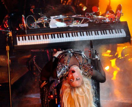 s_muze's tweet photo. "Mindloser, this dance doin'
give yourself to it!
Mindloser, shake to it
haters approve it!
Mindloser, get to it,
make the whole club movin'!
#Mindloser, lets do it,
we gotta prove it!"
@ladygaga lyrics4u #LG6
#JustDance2018 #JustDanceHeir
#10YearsOfLadyGaga #10YearsOfJustDance https://t.co/YTpCe86alE