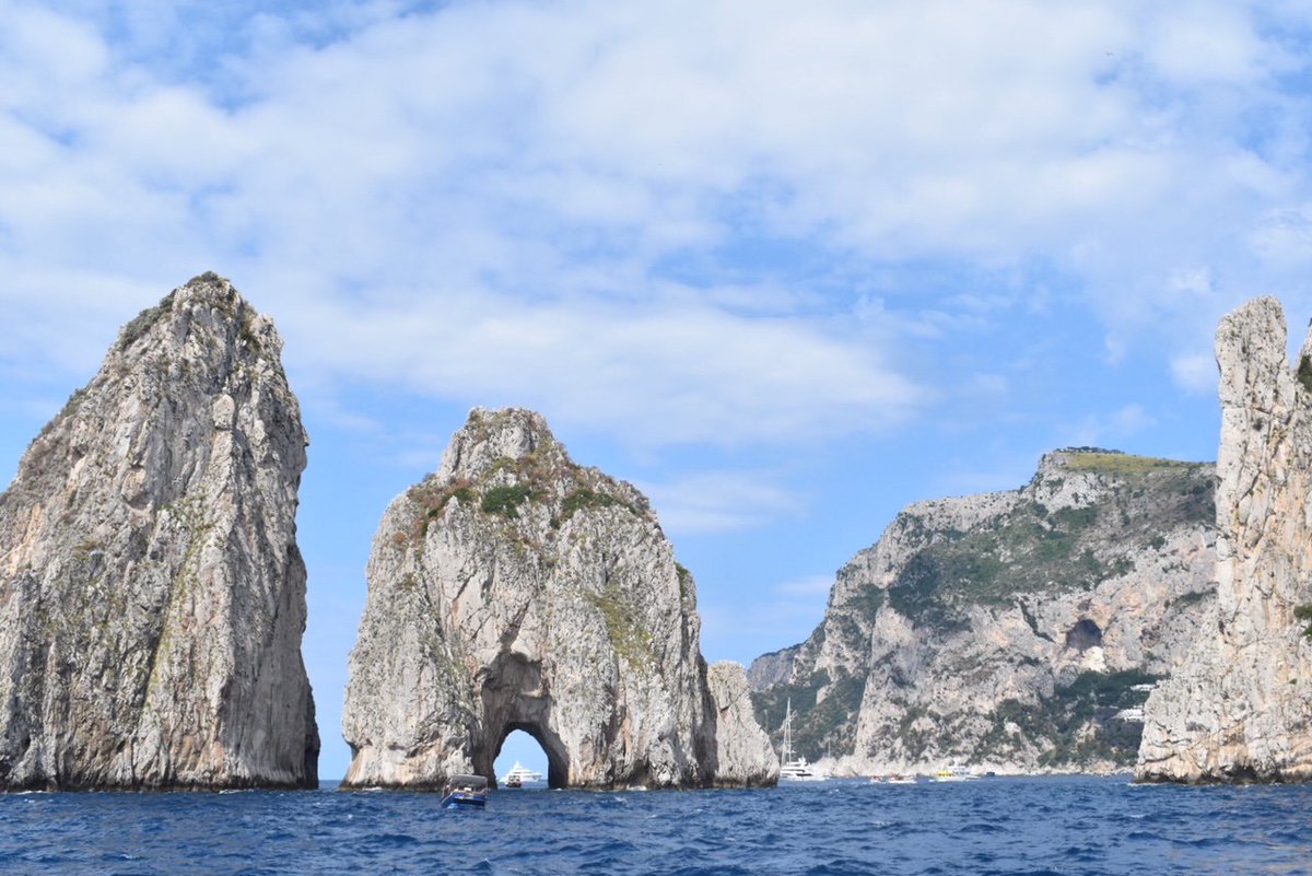 NicoleDiamant's tweet photo. #traveltuesday #travelphotography #travel #Italy #AmalfiCoast #capri https://t.co/vehZDo1nhd