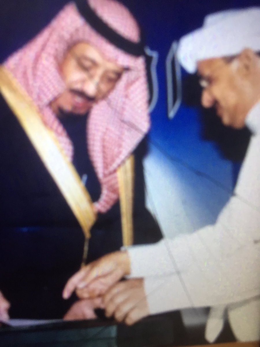 aaaa21611's tweet photo. لو لم أخرج من الصحافة الاّ بهذا التكريم من سيدي خادم الحرمين الشريفين"جائزة أفضل صحفي"لكفاني في مسيرة حياتي إضافة للعديد من الجوائز التي أستلمتها من يده أطال الله في عمره ومتعه بالصحة   #مدينه_ودك_تسكن_فيها https://t.co/CutziRnLB9
