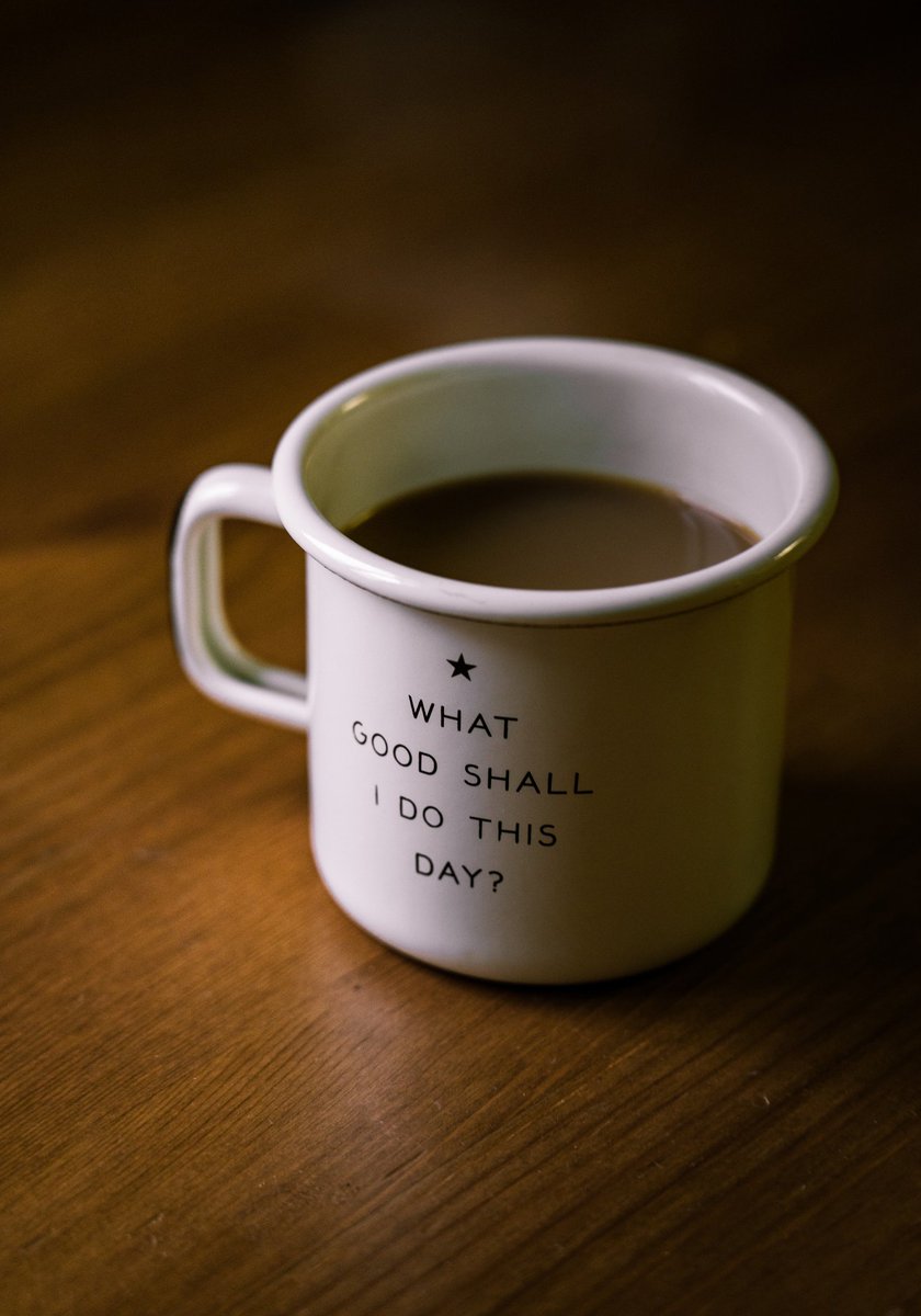 2Shopper's tweet image. Don't look back, you're not going that way 💫 #MondayMotivation