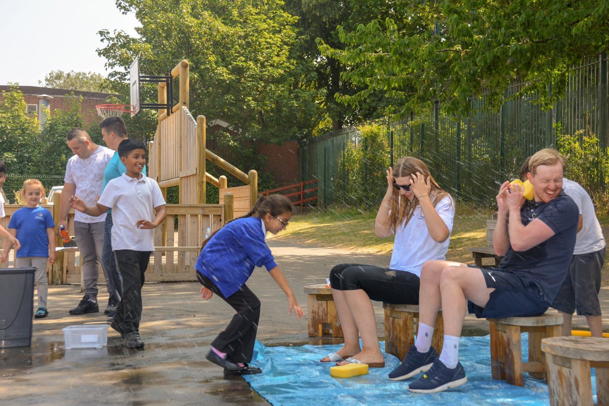HM_Matty's tweet photo. @edgewickprimary summer fate last Thursday. Great fun and nice to see so many families attend https://t.co/6kPAAXEAG5