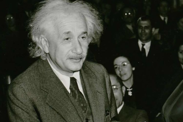 vrrennes's tweet photo. Incarner Albert Einstein en VR a des conséquences sur votre cerveau -  https://t.co/U8rBuwdGUD https://t.co/75I99mi1N7