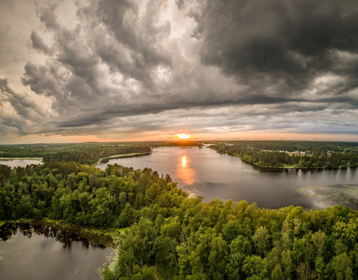 Guardian_Flight's tweet photo. Day 8: #AMGH #MostBeautifulBase #Competition and we would like to show off our #GrandRapids #Minnesota base. πΈ Thank you Jordan Weis for all of these beautiful photos.
We apologize, but how can you compete with this? @MedTransCorp @REACHAirMed @AELifeteam https://t.co/mj2s5j6l0T
