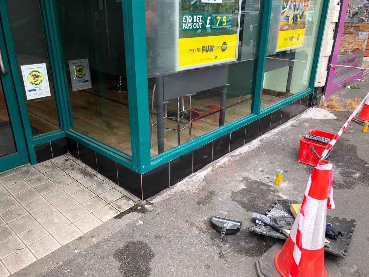 HartleyCServLtd's tweet photo. #hartleyservices #shopfronts #flooring #screeding #concrete #workingwithglass #frames #windows #glazing #youcanbetonus 👍🏼 #familybusiness #whenthestacksarehigh #Commercial #industrial #paintinganddecorating #refurbishment #refurb #professional https://t.co/fxOQmVOHm3