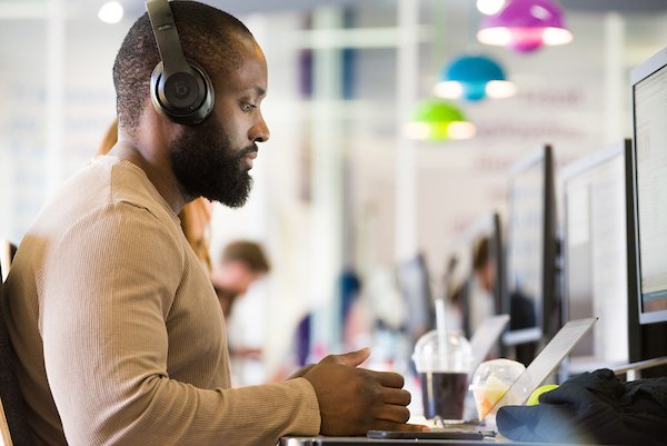 RewardGateway's tweet image. WEBINAR | Thurs 26 July: How to stop your talent from walking out the door. Learn budget-friendly initiatives you can put in place to improve your EVP. Speakers include @debracoreyRebel &amp;amp; @welcomebreak! hubs.ly/H0d13W90. @PeopleMgt #EmployeeEngagement #rguk