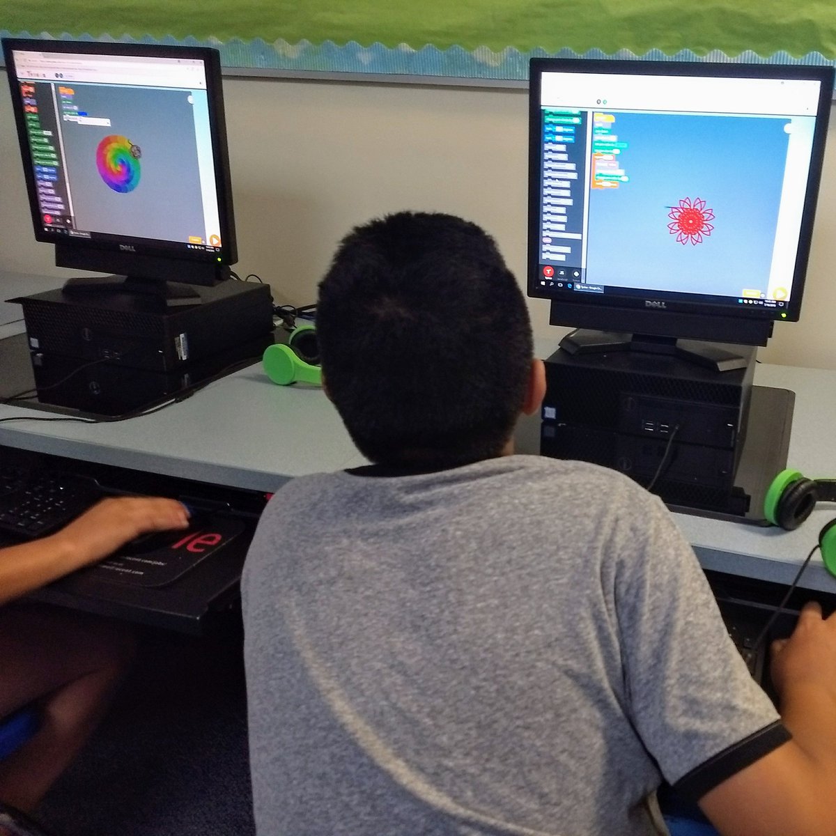 #SummerSchool2018 5th graders enjoy #coding with our pal Whiskers the mouse! Students are writing code and thinking outside the box to develop their problem solving skills. 
@napolitania21 <a href="/Asbury_ParkSD/">Asbury Park Schools</a>