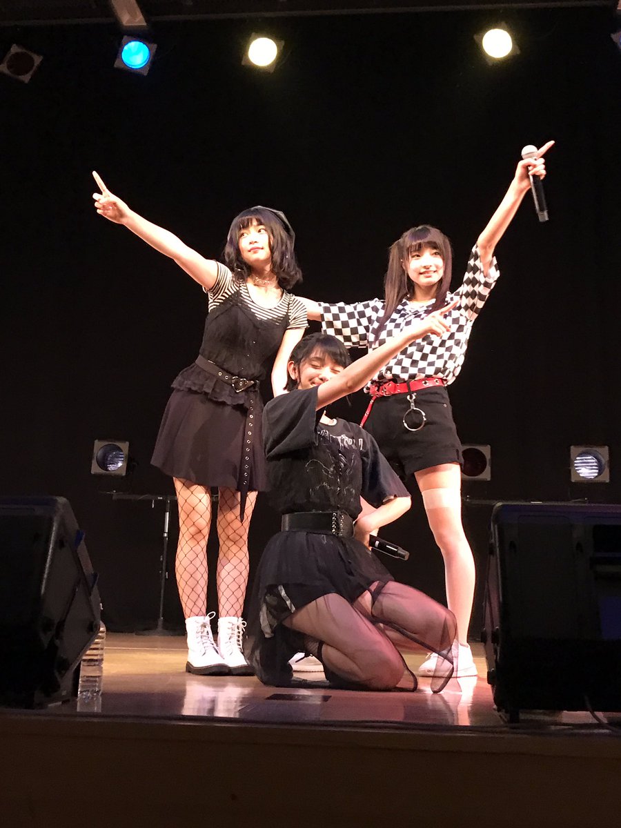 ロラロラ決めポーズ