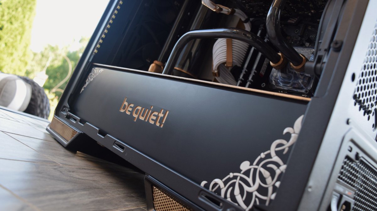 ModMyMods's tweet photo. Cause we'll never be #Royals but @Chris_Designs_ lives that fantasy with his #Royal build for this weeks #ModRigsMonday👑 https://t.co/lVfQHhnwVt