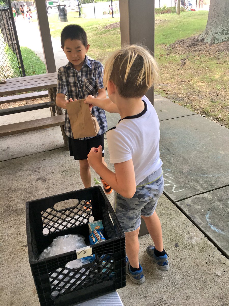 CHTDirector's tweet photo. My best helper and I have been helping @food4thesummer over the last couple of weeks @chapelhillgov’s Hargraves Community Center 😎 #teamffts https://t.co/tk8f2SgrKs