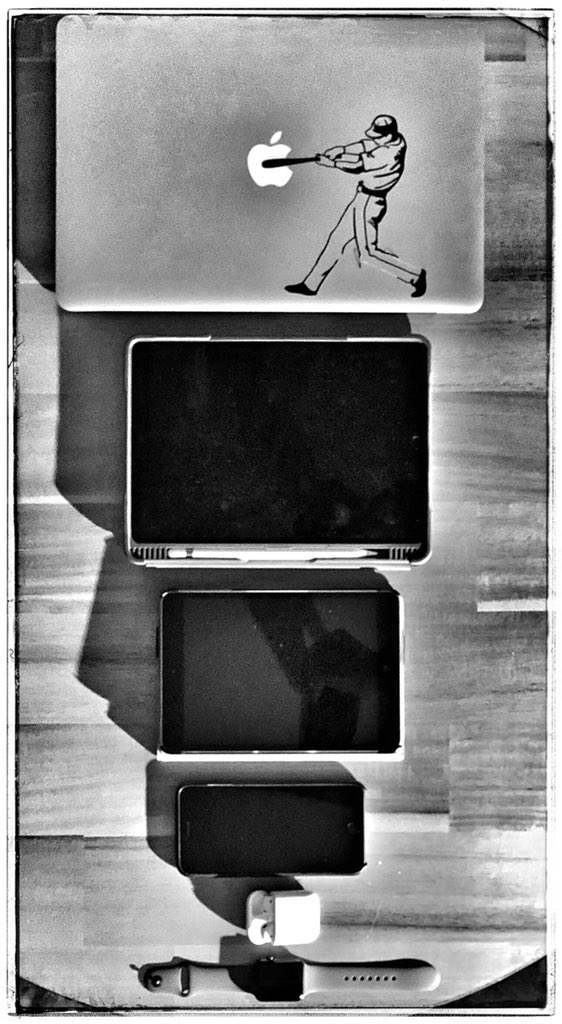 aramski's tweet image. Did I bring enough devices to be digitally creative?? 🤠

#ADE2018 #WWADE18 #EveryOneCanCreate #AppleEDUchat