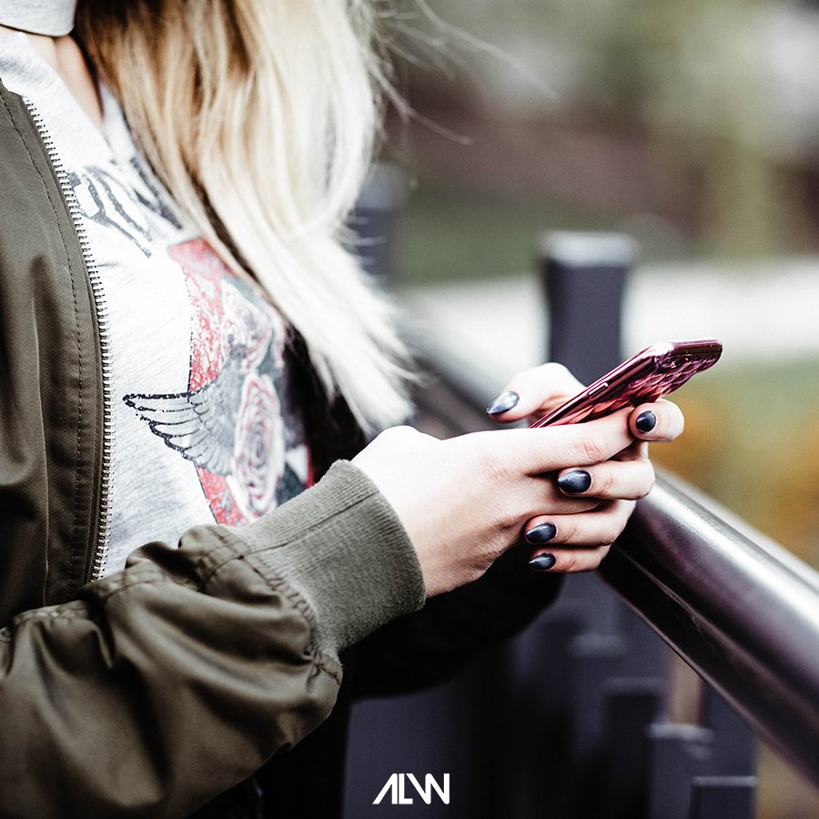 happilyeverandy's tweet photo. Does anyone else catch themselves looking at their phone for absolutely no reason, without even realizing it? I’ve been challenging myself to put the phone away for a few hours every day. It can be difficult, but it’s forcing me to be more present- and I love that! https://t.co/hj3YuYR0E4
