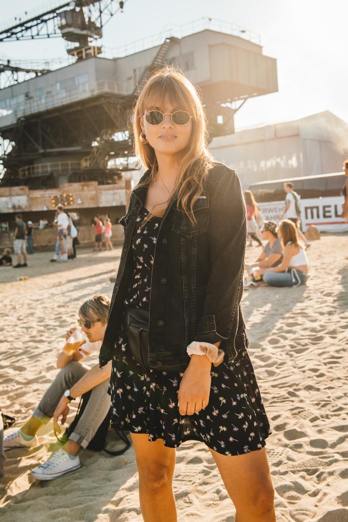 Superdry's tweet photo. Beach days are the best kind of days 👌
📷 @annawntrhttps://www.superdry.com/womens/jackets/details/76450/denim-baseball-jacket-black https://t.co/x8JRB4tNLe