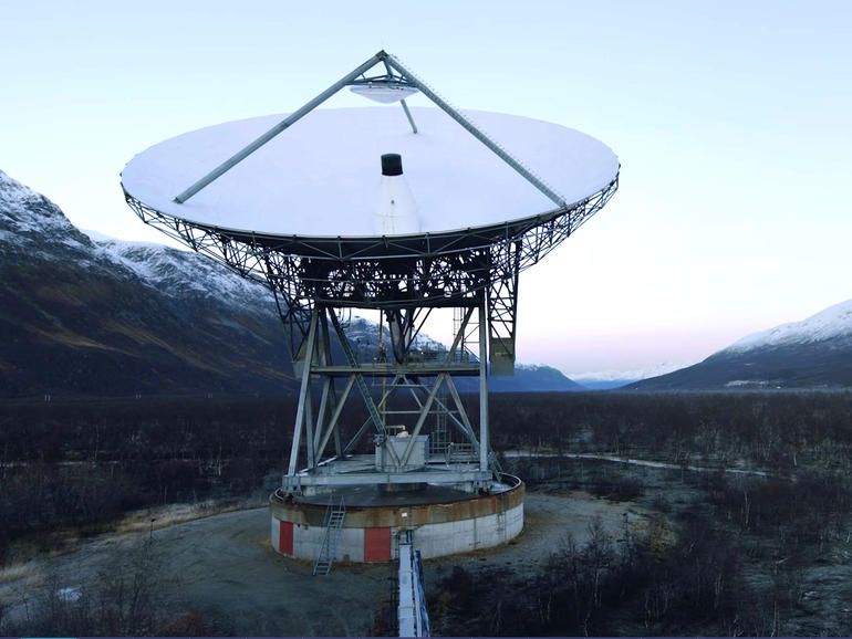 AmadeusCode's tweet image. In 2030, #aliens on GJ273b will have received a message sent from @SonarFestival: 25 years worth of musical history.  Who knows where AI will be in 2030, let alone when we potentially receive our own musical #messagefrombeyond 👽 via @ZDNet bit.ly/2KTRUsr