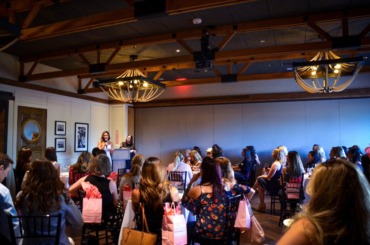 USCMarshallOC's tweet photo. Our #WomeninBusiness event was a success last Thursday! Some of the highlights include Jill Dunk's #keynote speech and some great #networking, as well as tasty food, delicious drinks, and amazing #goodiebags for all attendees. #USCMarshallAlumniOC #GreatnessShared #FightOn https://t.co/54wr35Szc2