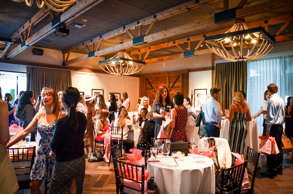 USCMarshallOC's tweet photo. Our #WomeninBusiness event was a success last Thursday! Some of the highlights include Jill Dunk's #keynote speech and some great #networking, as well as tasty food, delicious drinks, and amazing #goodiebags for all attendees. #USCMarshallAlumniOC #GreatnessShared #FightOn https://t.co/54wr35Szc2
