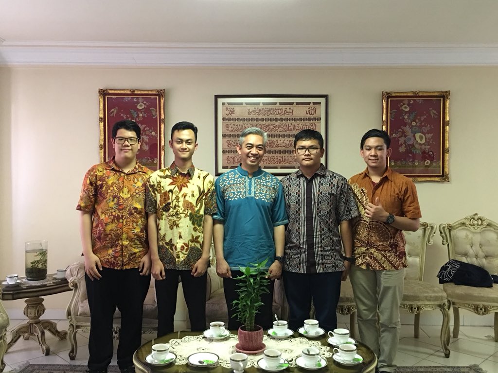 indonesiatehran's tweet photo. Full support for Indonesian Biology Olympiad Team, participating on International Biology Olympiad in Tehran, 15-22 July 2018. Lets give our 4 talented students all support and prayers so they can win gold medals🥇@Kemlu_RI @diplik_kemlu @octavino @Kemdikbud_RI #IBO #Indonesia https://t.co/QR4PwImcgb