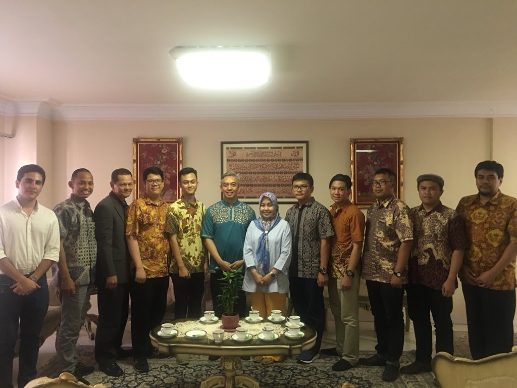 indonesiatehran's tweet photo. Full support for Indonesian Biology Olympiad Team, participating on International Biology Olympiad in Tehran, 15-22 July 2018. Lets give our 4 talented students all support and prayers so they can win gold medals🥇@Kemlu_RI @diplik_kemlu @octavino @Kemdikbud_RI #IBO #Indonesia https://t.co/QR4PwImcgb