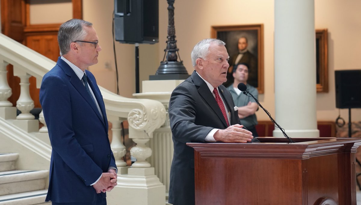 CaseyCagle's tweet image. I'm ready to be your next governor. It’s an honor to have @GovernorDeal’s strong support. Georgia voters overwhelmingly approve of Gov. Deal’s record of accomplishment. It’s one of the greatest honors of my life to have him standing with us in this race. #CagleLead #gapol #gagop