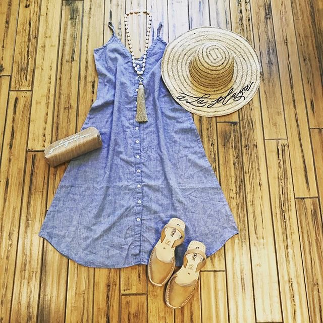 Lolobag's tweet photo. Reposting @gtangerine1:
...
Warm days call for easy dresses! Come shop with us until 6:00 today. #greentangerine #subtleluxury #lolobags #tassels #michaelstars #ootd💗 #calaxini #calaxinishoes #ootd https://t.co/JTkCaiKuXI