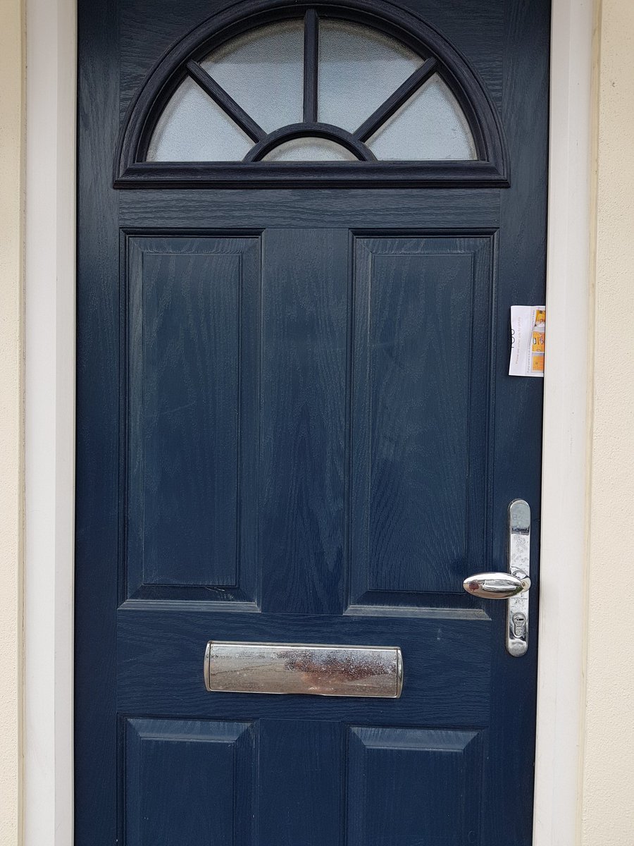 plasticdan's tweet photo. @AmazonHelp do you think this is an acceptable place to leave a YOU WERE OUT card? I am livid. I have a letter box which the royal mail seem capable of using. Please explain how this happens??? https://t.co/QNxF5VyEov