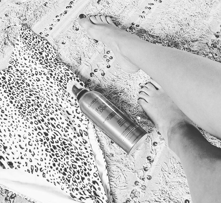 MissMarnie3's tweet photo. Fake tan all day! #footfetish #fetish #feet #feetfetish #message #legsday #leg #findom #findomaddict #dommelife https://t.co/vyuUFRYZeY