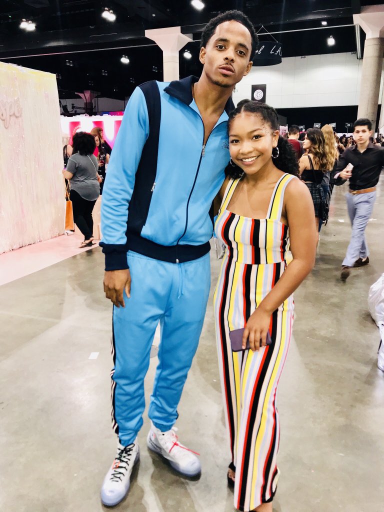 layahayes's tweet photo. Weekend @beautycon @NaviaZRobinson @Dambrosiotwins @thekellygrace #djlelab #cordell ✨ https://t.co/5Kz5BTR0mb