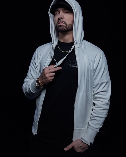 tyyyrese69's tweet photo. Eminem looks JUST LIKE how Mariah Carey portrayed him in the Obsessed video nowadays I’m SCREAMING https://t.co/jVqZgJYHvw