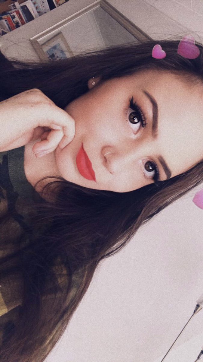 heavenlyenergy's tweet image. happy v early day of tues ♡ 
-
#TuesdaySelfie 
-
@EthanDolan @GraysonDolan