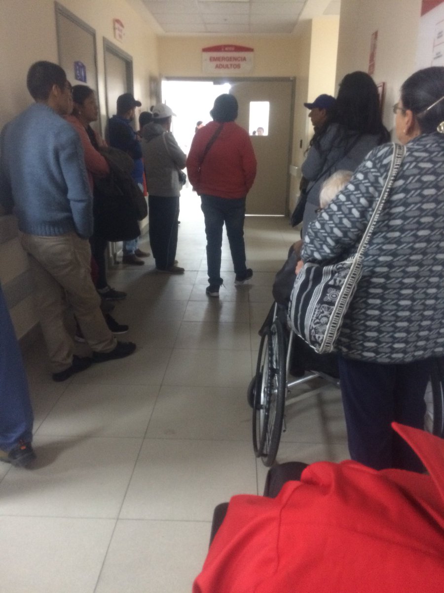 Fermaria's tweet photo. Horror! Pacientes d urgencias enferman más esperando, algunos están más d 2horas y no les atienden en #IessQuitoSur @IESSec @IESSHCAM https://t.co/CefThs5CFP