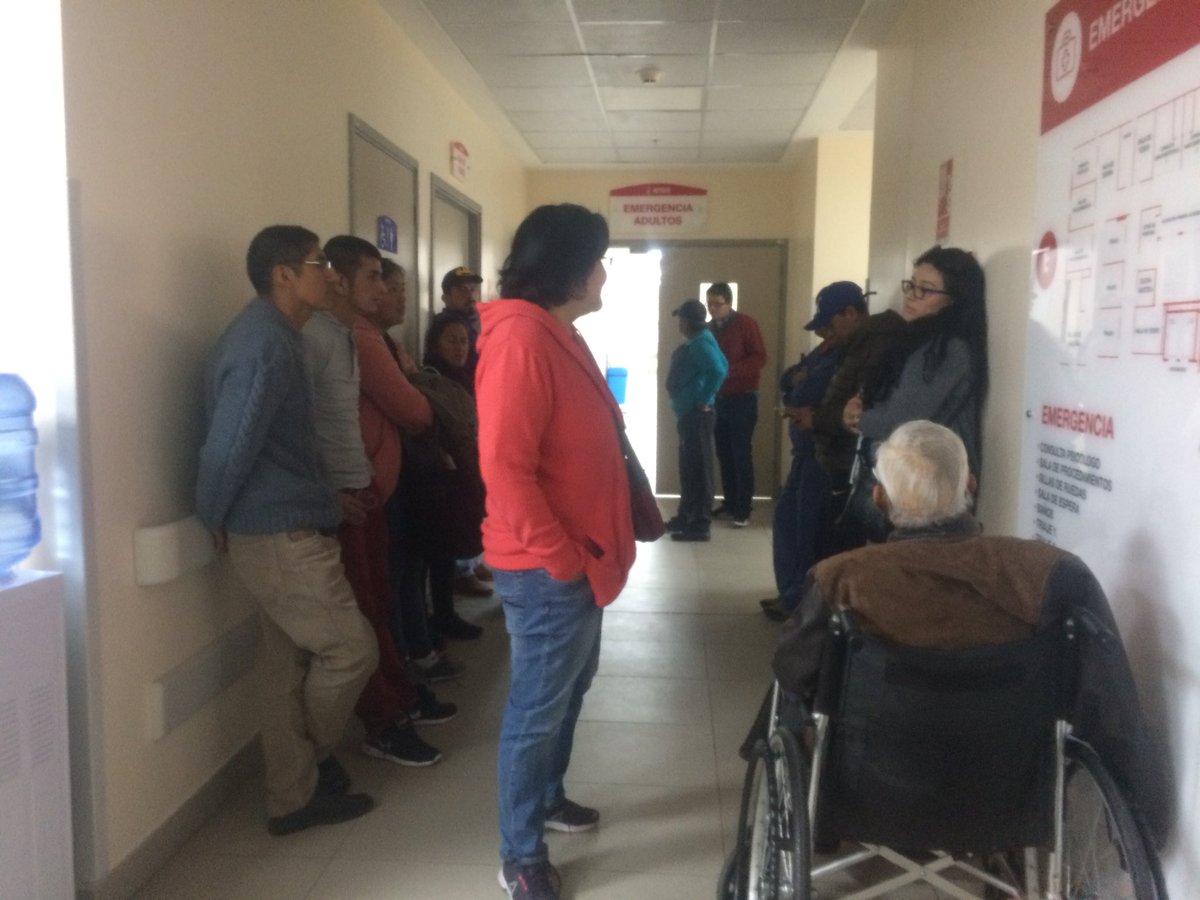 Fermaria's tweet photo. Horror! Pacientes d urgencias enferman más esperando, algunos están más d 2horas y no les atienden en #IessQuitoSur @IESSec @IESSHCAM https://t.co/CefThs5CFP