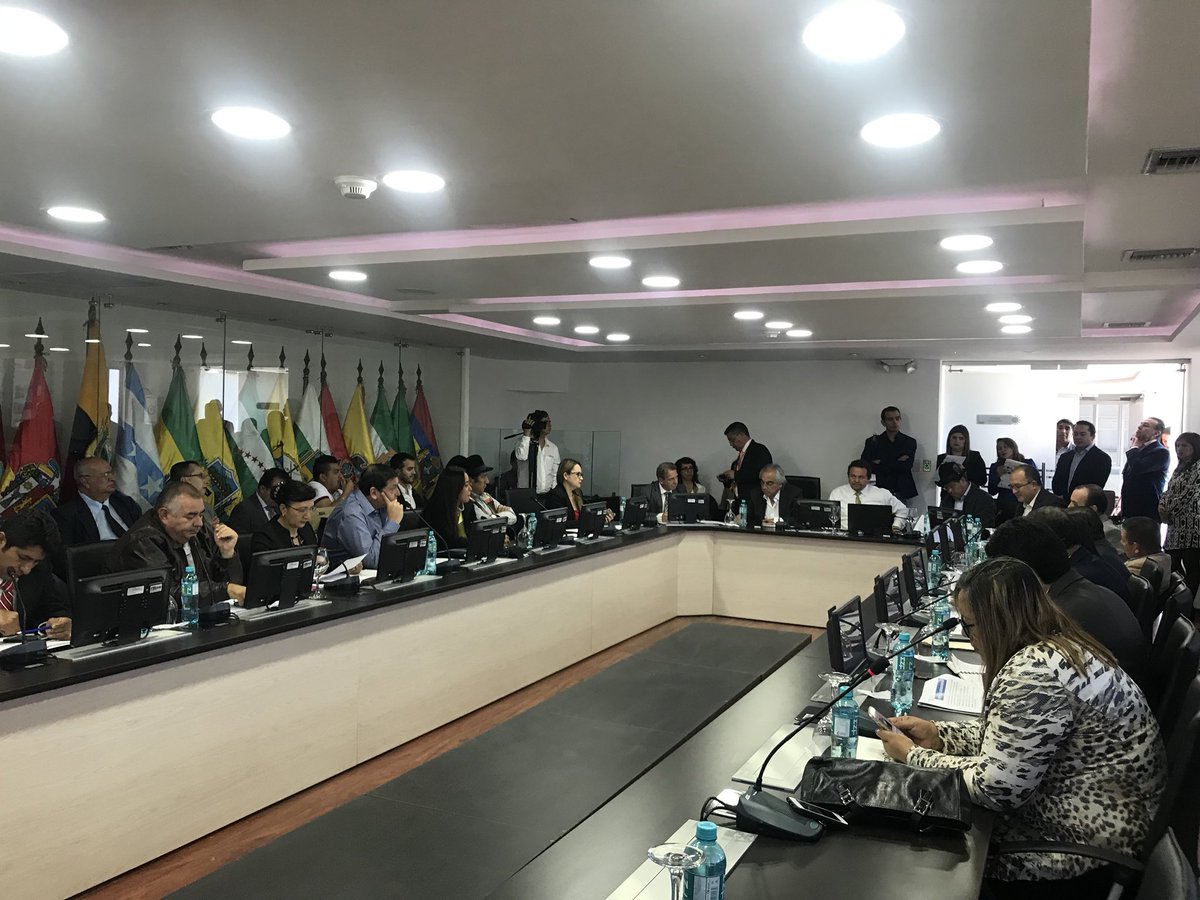 CongopeEcuador's tweet photo. En las instalaciones del CONGOPE se desarrolla la Asamblea Extraordinaria de Prefectos y Prefectas del país para analizar y proponer al Gobierno Nacional el pago de la deuda pendiente a los GAD Provinciales. https://t.co/6XslLRZJtI