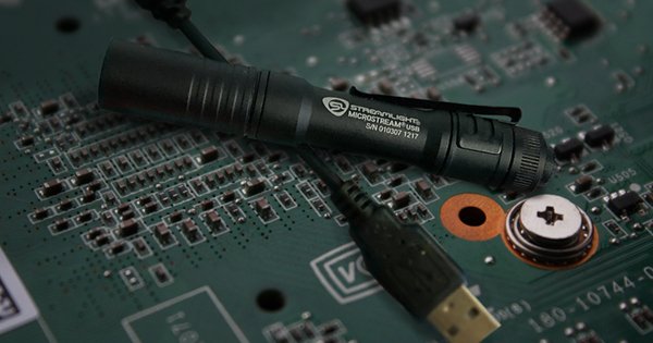 Streamlight's tweet photo. "The Microstream USB is a just-in-case light that can be carried in just about any position." https://t.co/lu00giod7c https://t.co/OxCnS6ToDj