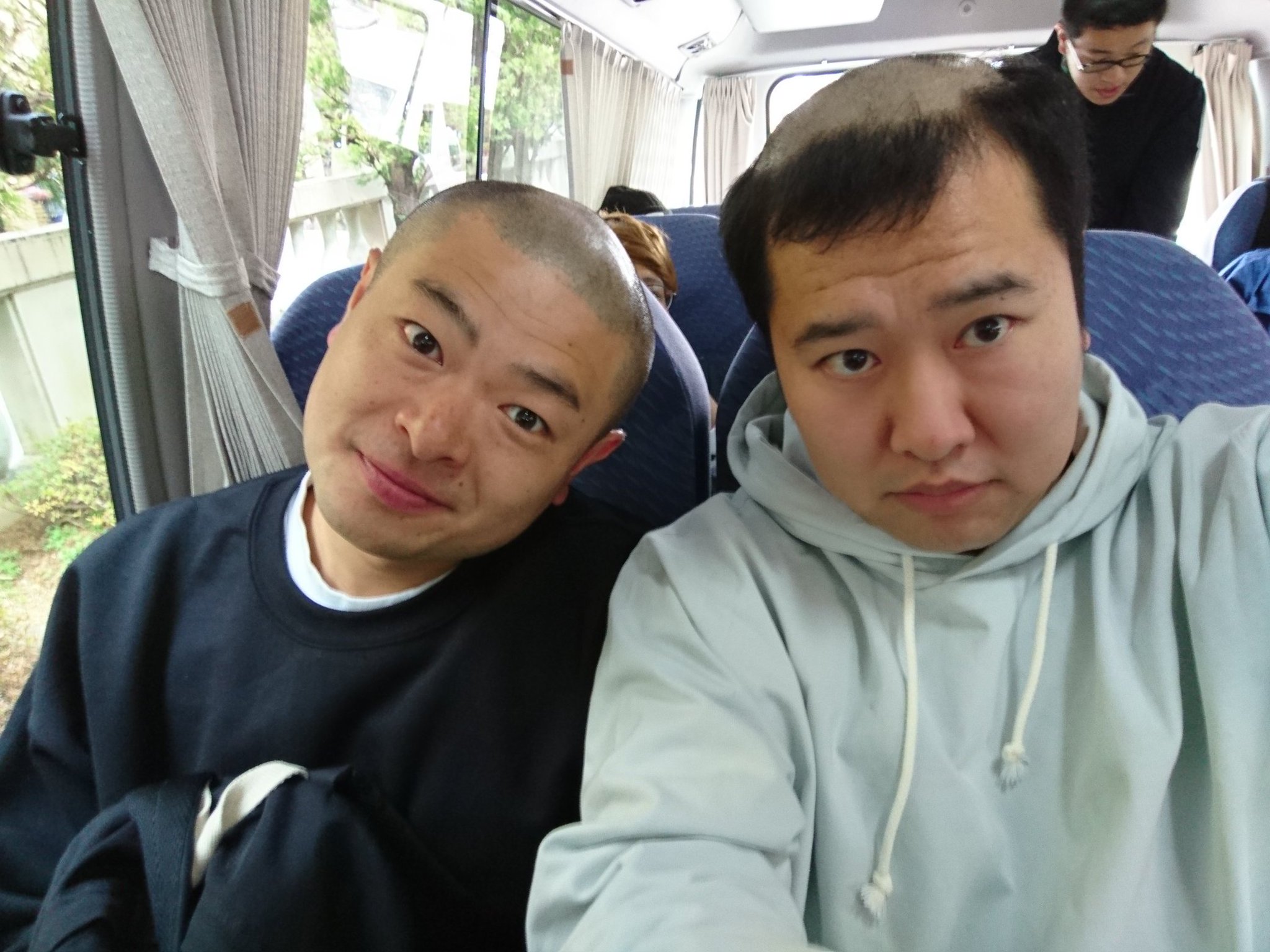 とにかく明るい安村 この時間に腹減ったなぁ 食べちゃおうかなぁ どうしようかなぁ にしても甲子園っていい球場だなぁ