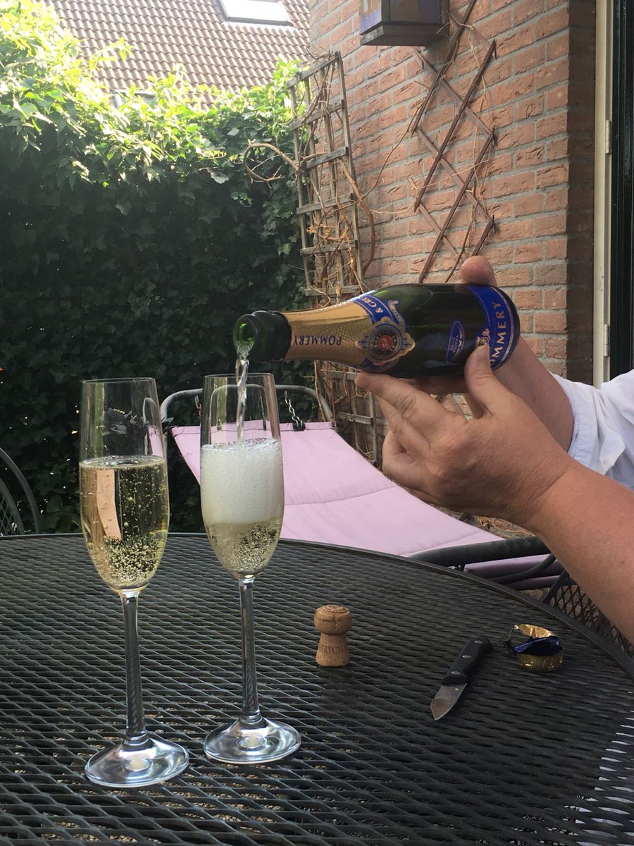 Vast contract <a href="/Heerenveen/">Gemeente Heerenveen</a> BAM! Out of the blue maar helemaal blij mee #vertrouweninlokaledemocratie Nu eerst Pommery en dan raad. Want we werken wel gewoon door, hè #nooitsaai