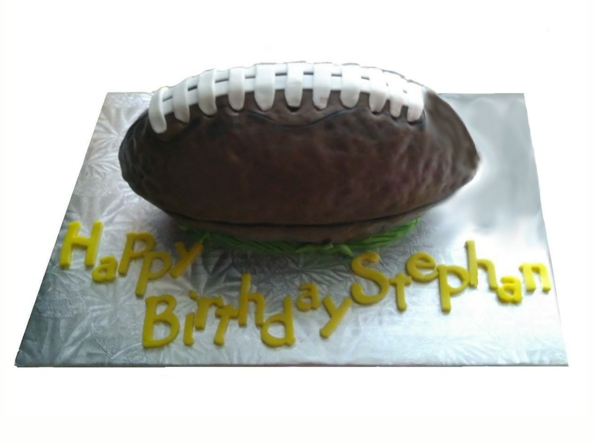 CakesbyMariLu's tweet photo. Football Cake 🏈 #footballcake #football #cake #cakedecorating #sports #ball #fondant #CakeDesignbyMarylou #birthdaycake #birthday https://t.co/N8GwrgvSAq
