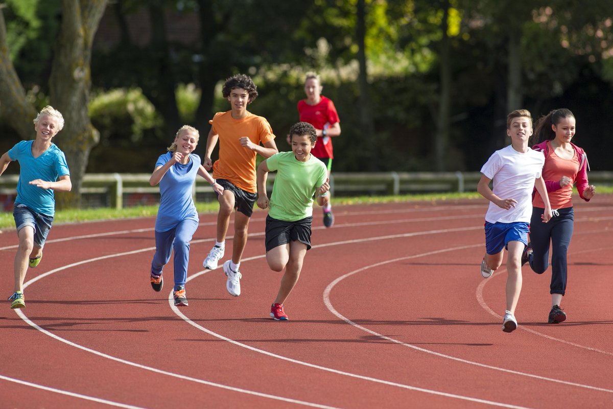 activeforlife's tweet photo. Can running or walking a mile a day really improve fitness? It did for students at a school in Scotland, and now the Daily Mile has become a popular school program around the world. Find out more about the benefits of this 15-minutes-a-day activity. https://t.co/WjUjmMP4Bj https://t.co/6hpVSCUeIq