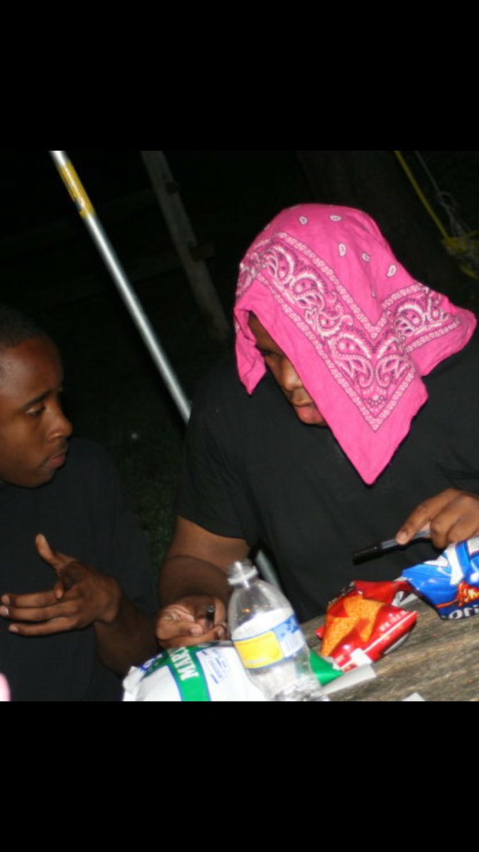 AskAboutE's tweet photo. The Powers that be knew what they were doing in 08’ They allowed me to meet a lifelong Brother in 09! We need a more updated picture but Happy Born Day @BigBadBaragon ! Much Love, More Life. #305Forever https://t.co/twu5mDChwy