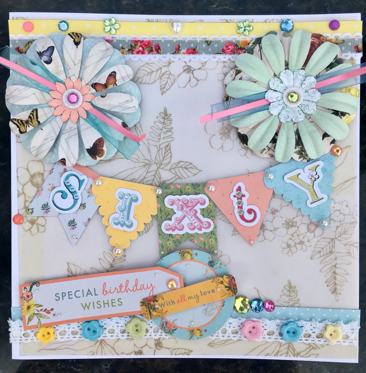 craftysammy1's tweet photo. @docraftsTeam #doshareshine #freshlycutflowers #specialbirthday! https://t.co/nqf7vriALj