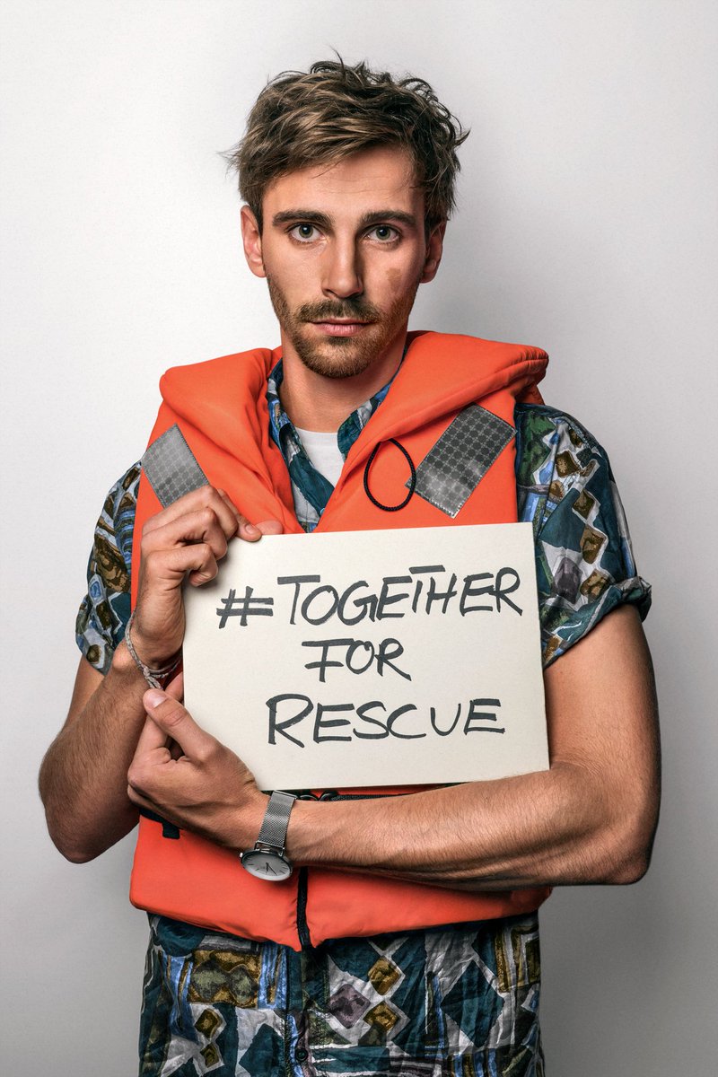 Ich bin an Bord, weil Menschen Unterwasser nicht leben können. Die sterben. Vor unseren Augen und ich kann das ändern, indem ich @SOSMedGermany ermögliche zu arbeiten. Biste auch dabei? 
#TogetherForRescue #SpendeMenschlichkeit
👉 spendemenschlichkeit.de