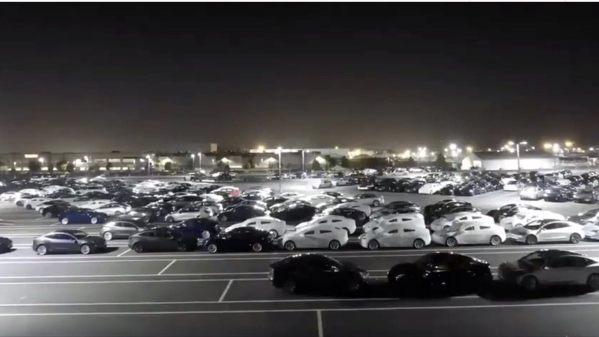 Ontario Tesla owners in waiting, waiting on delivery, appear to be getting a RAW deal from <a href="/ONtransport/">Ontario Ministry of Transportation</a> because Tesla has no dealerships. These owners in waiting SHOULD NOT be treated differently then owners waiting on dealership deliveries! Fix this MTO! electrek.co/2018/07/16/tes…