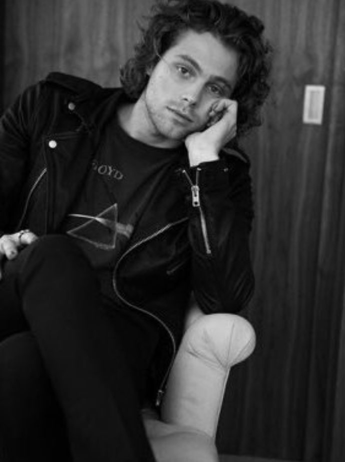 carrryonafi's tweet photo. sorry i’ve been so inactive this week but HAPPY 22nd BIRTHDAY LUKE!! #HappyBirthdayLukeHemmings https://t.co/iT2vsPeNhs