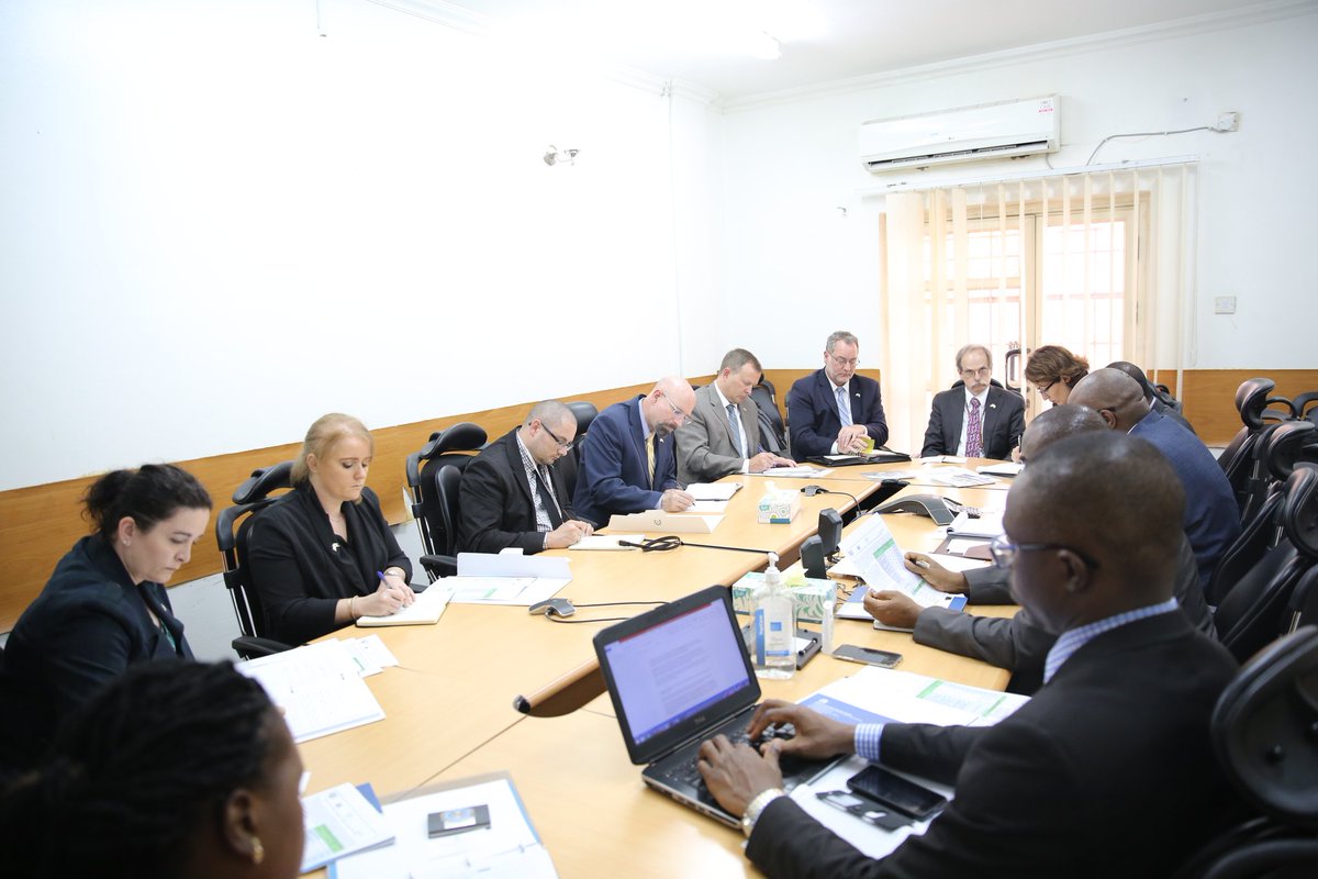 IHVNigeria's tweet photo. Today, we hosted a team from @USCDCNIGERIA, US Department of Defence and @NCDCgov to discuss existing infrastructures &amp; ways to strengthen response to disease outbreaks and epidemics in the country. #partnerships #qualitylabs #bio-repository #preventinfectiousdiseases https://t.co/o0O1mXDw4e