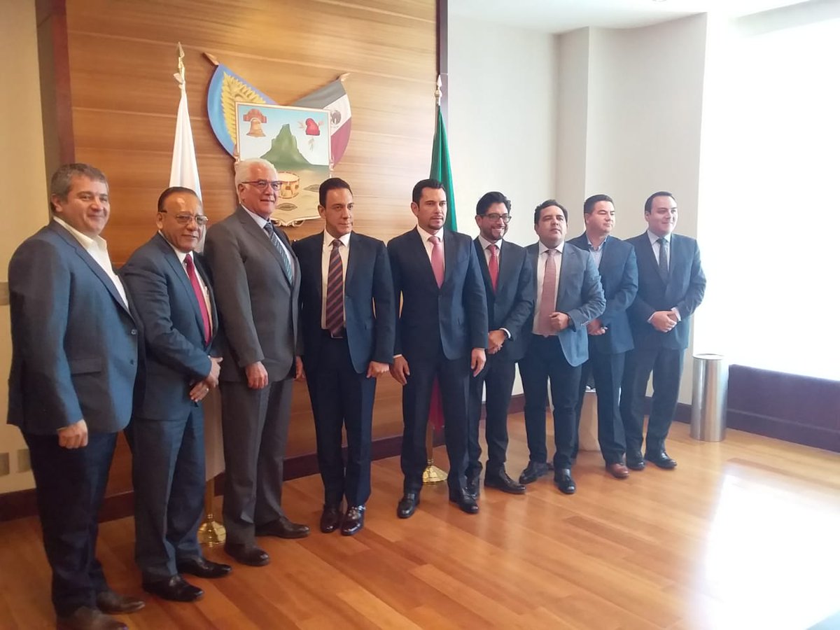 canaive's tweet photo. La @canaive y @gobiernohidalgo establecen lazos de colaboración. Las industrias textil y del vestido son pilar de la economía en Hidalgo. Combatiendo la informalidad se fortalecerá al sector. https://t.co/A2OxCpMIo5
