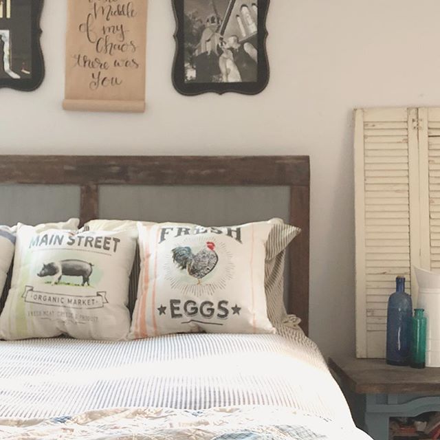farmmommabrand's tweet photo. Our house is a hot mess after traveling but these pillows ππππ The Tori Box is going to be to die for eeeeek! #farmmommabox #farmhousedecor #farmhousebedroom #farmhousefinds #farmhousepillows #thursdaythrowpillows https://t.co/YrcQyVsWip https://t.co/XrG5NEXNp7