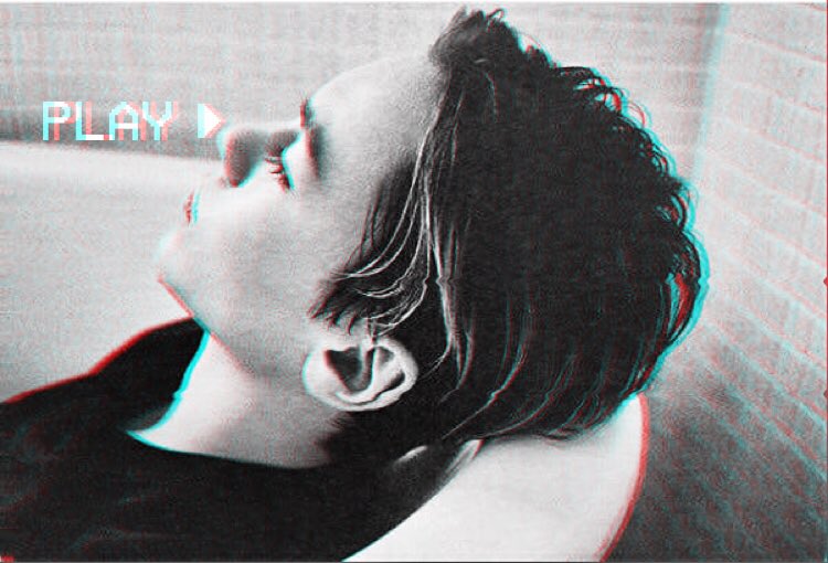 frantasmijle's tweet image. Love is dangerous. 🔪
   
        [ #CaratSelcaDay ]