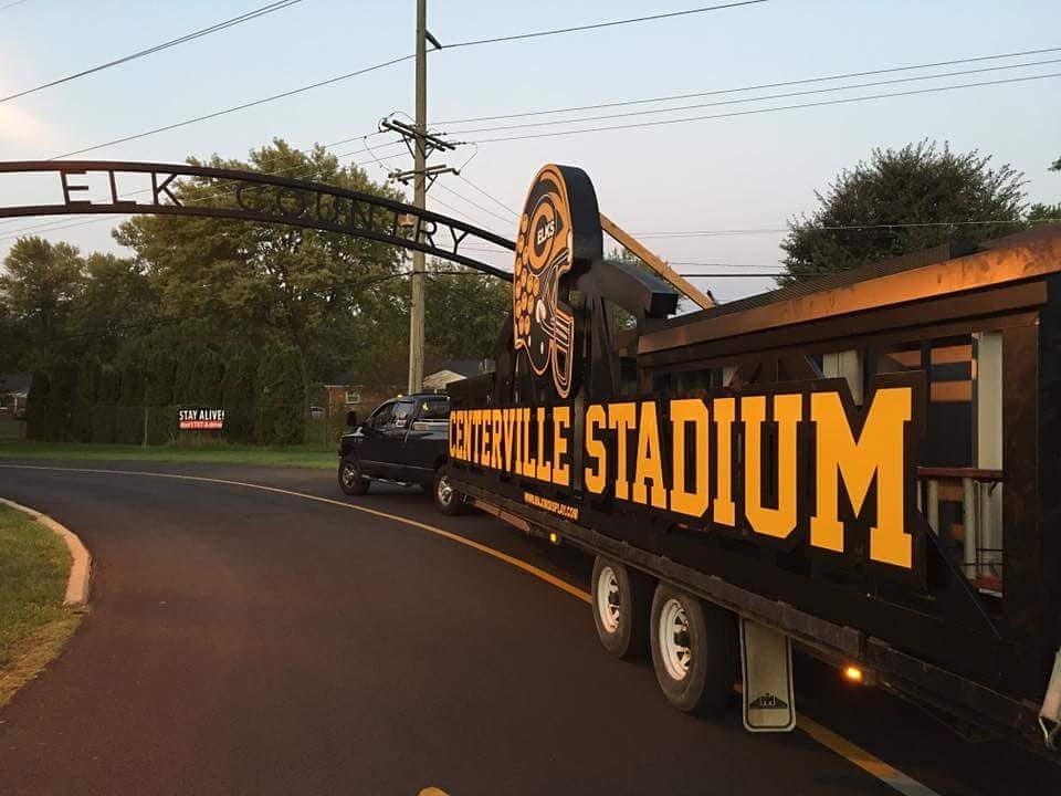 majordisplay's tweet photo. When you need a new football scoreboard or a multi-use scoreboard, for your outdoor fields, turn to Major Display. We will help you customize your scoreboard, deliver, install, and service your scoreboard!
.
#hightech #scoreboard #winningscore #football #footballseason https://t.co/aOVOQ1bPTU
