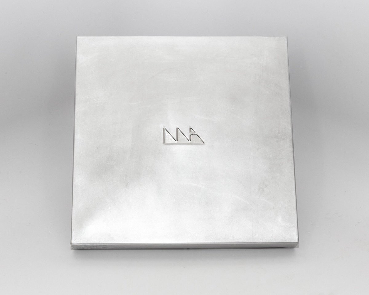 NNATapes's tweet image. ANNOUNCING: Various Artists ‘Centennial’ Limited Edition 6-Cassette Box Set compilation. 60 artists, 6 cassettes, 6 hours of unreleased music, housed in a handmade brushed aluminum box. 

PRE-ORDER:
NNA: bit.ly/2JrWQzO
@Bandcamp: bit.ly/2KWNjGu