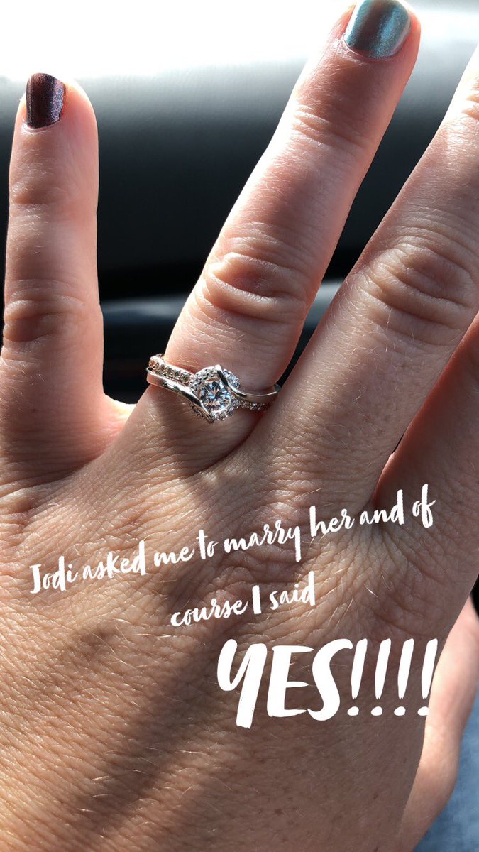s_yocius's tweet photo. I got engaged!!!! https://t.co/mV814t54Ca